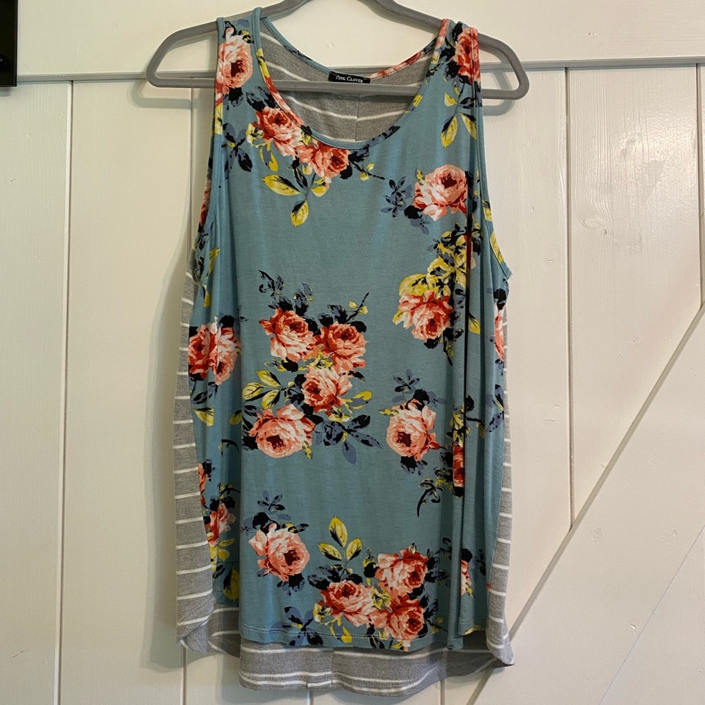 Cute button detail top